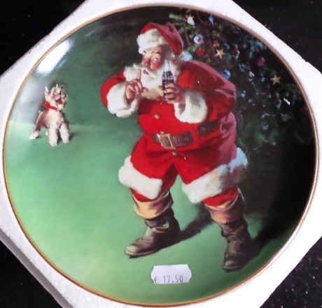 4098-1 € 17,50 coca cola aardewerk sierbord kerstman met hond
